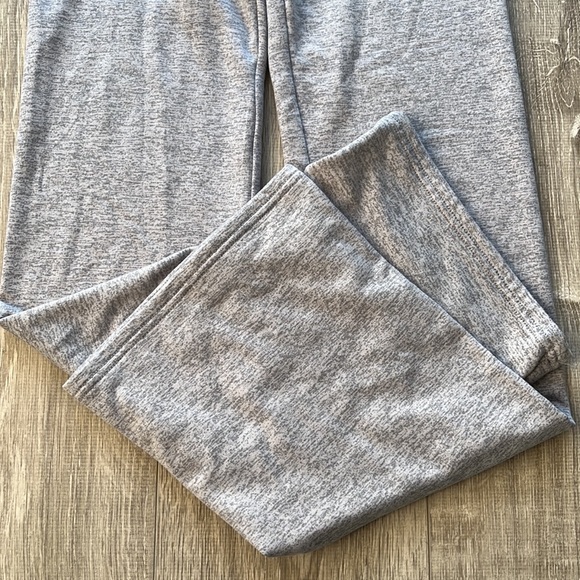 Super Soft Fleeceback Flare Legging - Picture 2 of 6